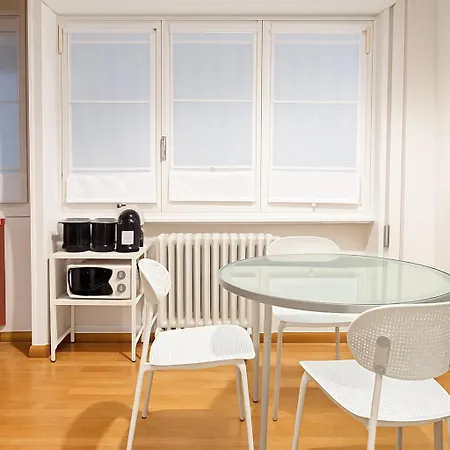 Colli Albani Metro Loft, Comfy & Well Connected 로마